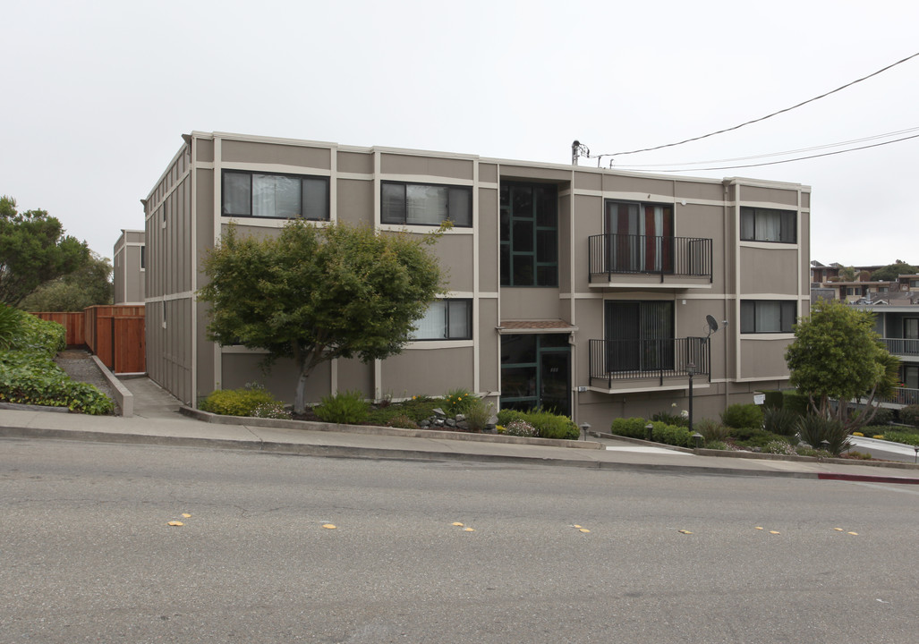 390 Alida Way in South San Francisco, CA - Building Photo