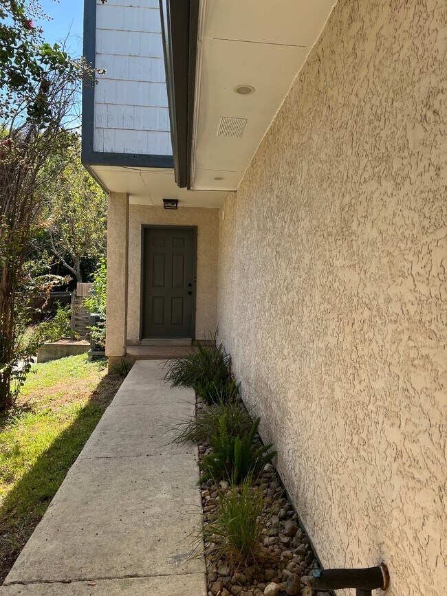 12132 Vista Nogal, Unit 12132 in San Antonio, TX - Building Photo - Building Photo