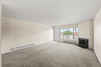 5829 NE 75th St, Unit A336 in Seattle, WA - Building Photo - Building Photo