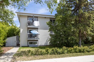 5819 57 Av in Red Deer, AB - Building Photo