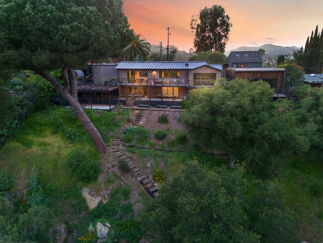 19778 Grand View Dr in Topanga, CA - Building Photo - Building Photo