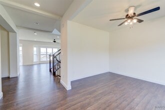 2025 Maryland Oaks Cir in St. Louis, MO - Building Photo - Building Photo