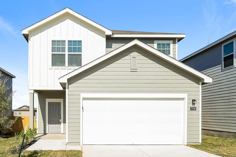 5709 Texas Palm Dr in Converse, TX - Building Photo