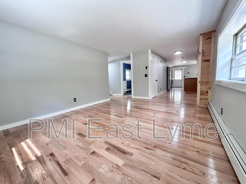 65 Beach Pond Rd in Voluntown, CT - Foto de edificio