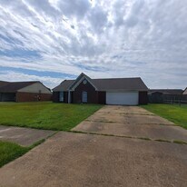 7340 Dunbarton Dr in Horn Lake, MS - Building Photo