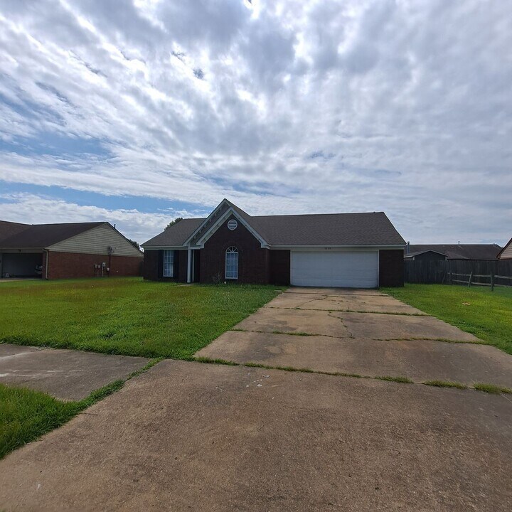 7340 Dunbarton Dr in Horn Lake, MS - Building Photo