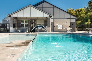 Founders Pointe Apartments in Franklin, IN - Building Photo