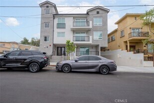 10218 Fernglen Ave, Unit 204 in Los Angeles, CA - Building Photo