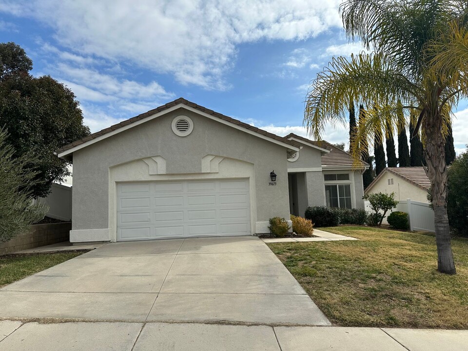 39613 Bonaire Way in Murrieta, CA - Building Photo