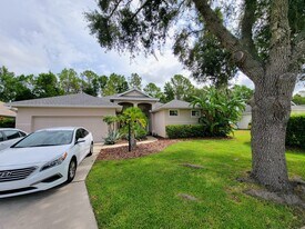 12105 Whistling Way in Lakewood Ranch, FL - Building Photo