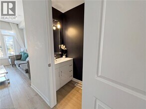 461 Blackburn Dr in Brantford, ON - Building Photo - Building Photo