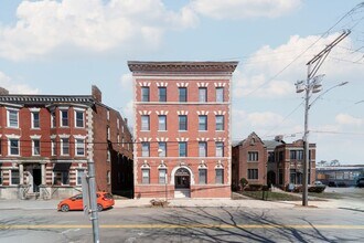 527 Chapel St in New Haven, CT - Building Photo - Building Photo