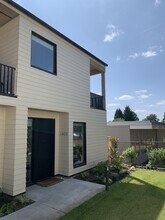 2403 SE 58th Ave in Portland, OR - Building Photo - Building Photo