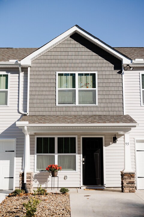 95 Malcolm Ct in Candler, NC - Building Photo