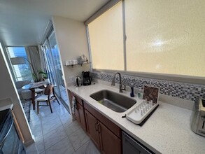 444 Nahua St, Unit 1701 in Honolulu, HI - Building Photo - Building Photo