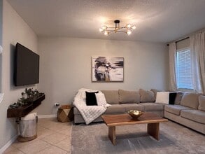 4338 Fennwood Ct in Zephyrhills, FL - Building Photo - Building Photo