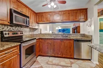 5675 Whitaker Rd in Naples, FL - Building Photo - Building Photo
