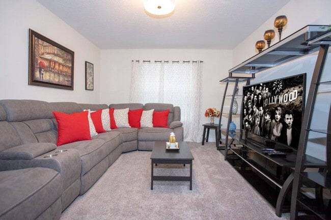 4710 Sleepy Hollow Dr in Kissimmee, FL - Building Photo - Building Photo