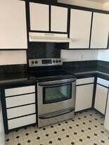 3250 Ashford St in San Diego, CA - Building Photo