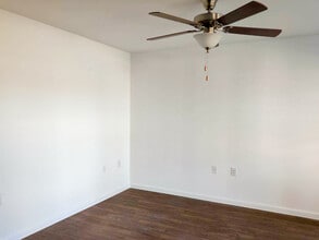 Hadlee Manor Senior Apartments in Bixby, OK - Building Photo - Interior Photo