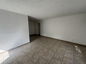 923 SE 2nd Ave-Unit -3 in Hallandale Beach, FL - Building Photo - Building Photo