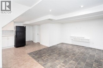 2162 Mt Forest Dr in Burlington, ON - Building Photo - Building Photo