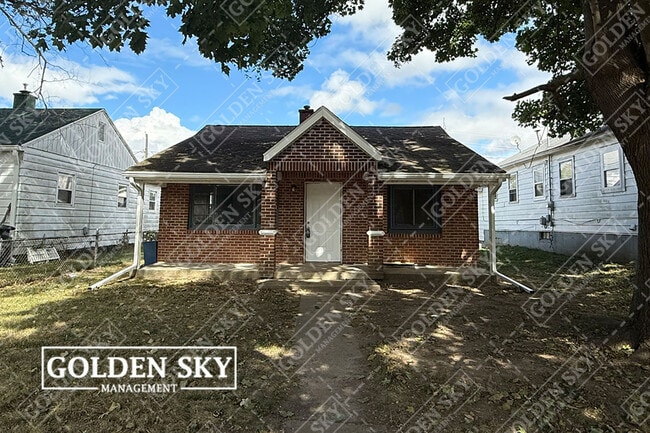 property at 1116 E 13th St