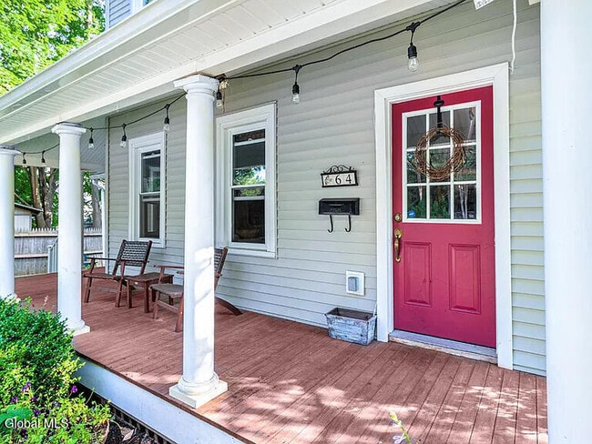 64 Second St in Saratoga Springs, NY - Building Photo - Building Photo