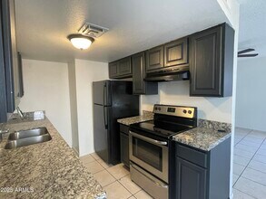 860 E Brown Rd in Mesa, AZ - Building Photo - Building Photo