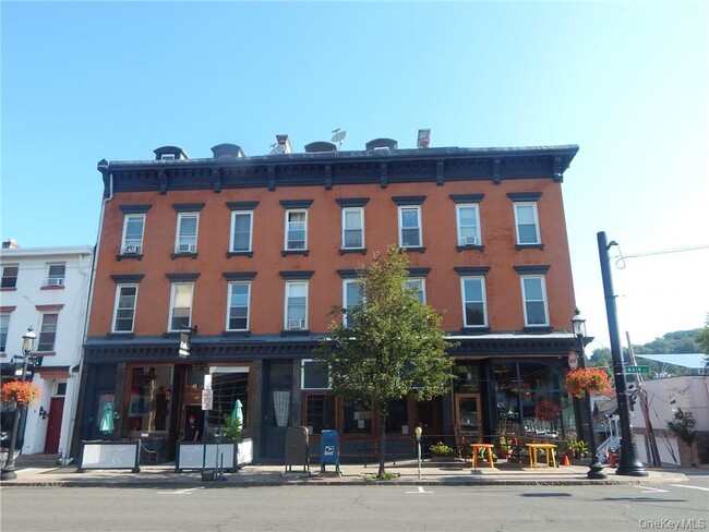 5 N Washington St in Tarrytown, NY - Foto de edificio - Building Photo