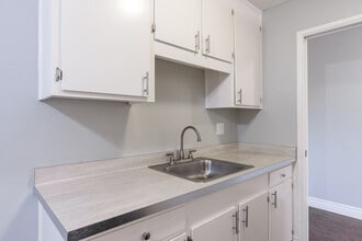 Metro Park Apartment Homes in San Leandro, CA - Building Photo - Interior Photo