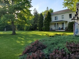 111 Kirtley Strasse, Unit 111 in Wellsburg, WV - Building Photo
