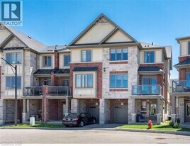 10 Dodman Cres in Hamilton, ON - Building Photo