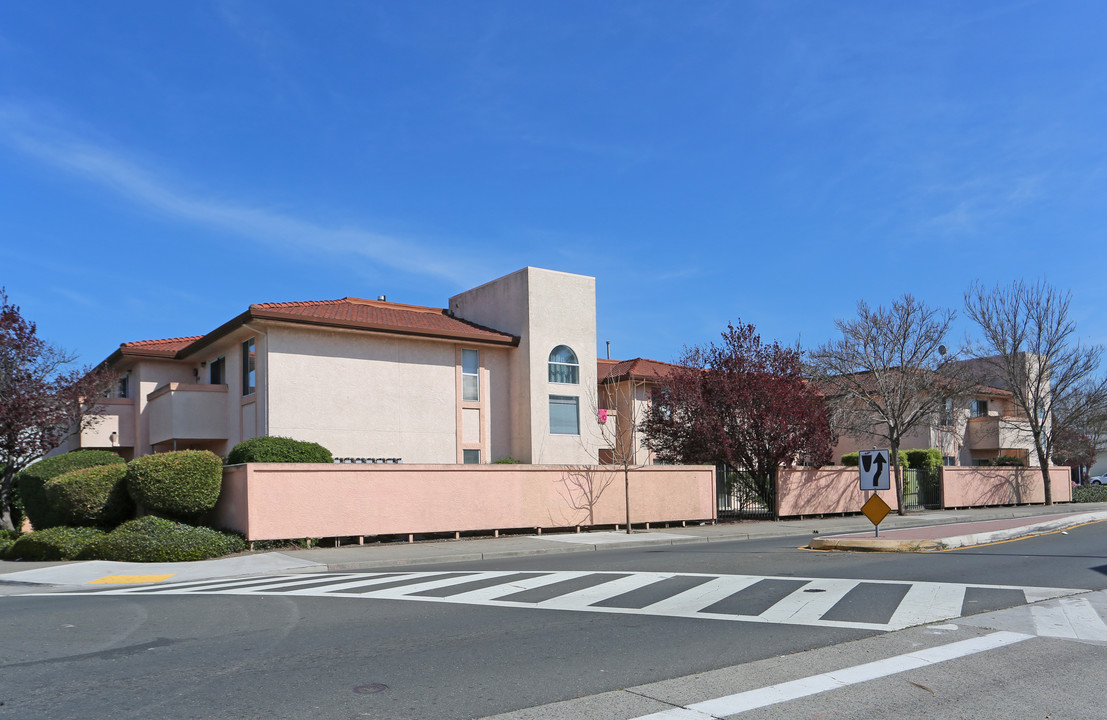 Casa Linda Apartments in San Pablo, CA - Foto de edificio