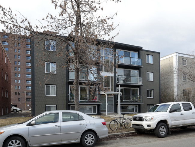 1029 14th Ave SW in Calgary, AB - Building Photo - Primary Photo