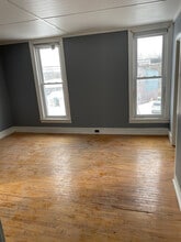 62 Main St in Philadelphia, NY - Foto de edificio - Building Photo