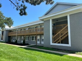 Harrison Beach Apartments in Rockford, IL - Building Photo