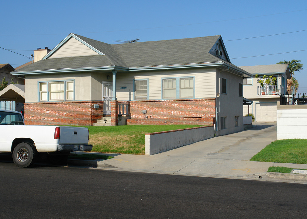 12529 Truro Ave in Hawthorne, CA - Building Photo