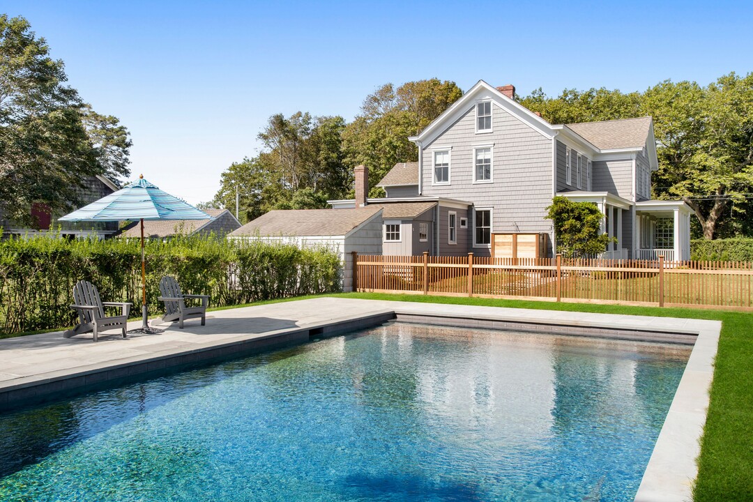 1035 Sagg Main St in Sagaponack, NY - Building Photo