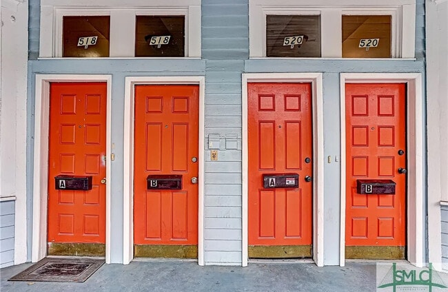 520 E Waldburg St, Unit A in Savannah, GA - Building Photo - Building Photo