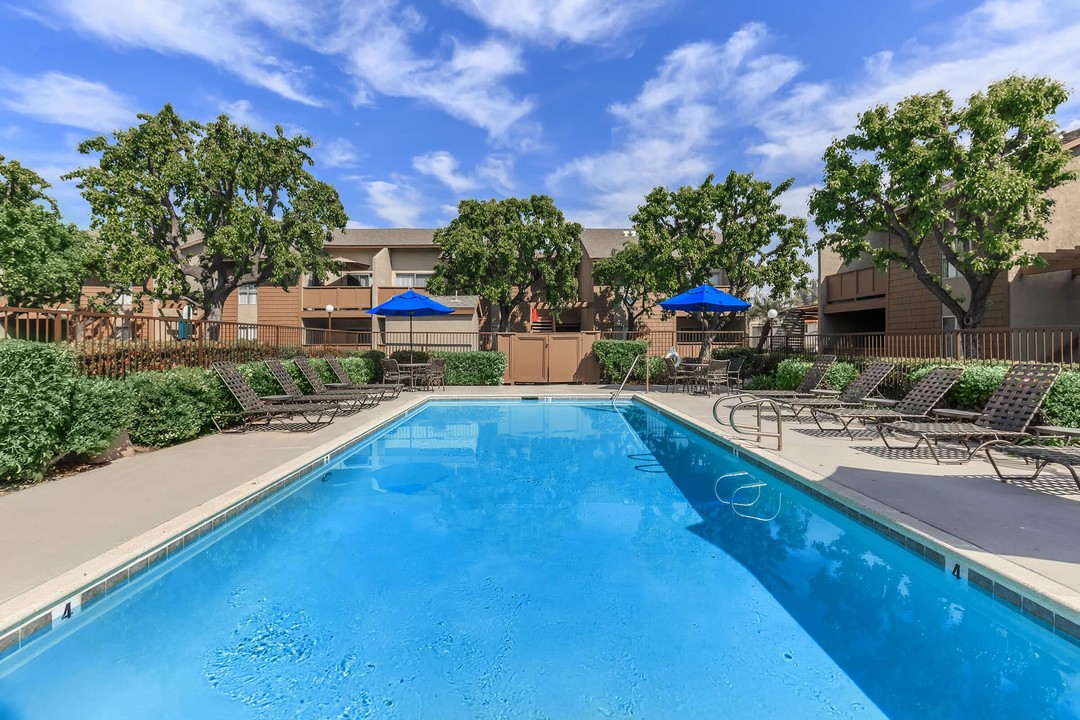 Fairway Village Apartment Homes in Buena Park, CA - Foto de edificio