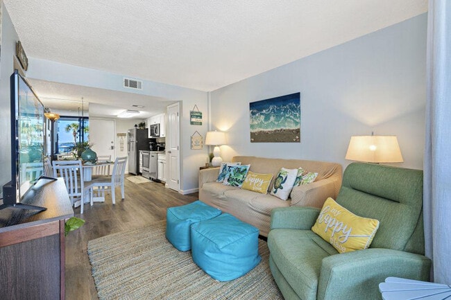 1832 W Beach Blvd in Gulf Shores, AL - Foto de edificio - Building Photo