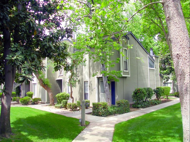 Southgreen Apartments in Bakersfield, CA - Building Photo - Building Photo