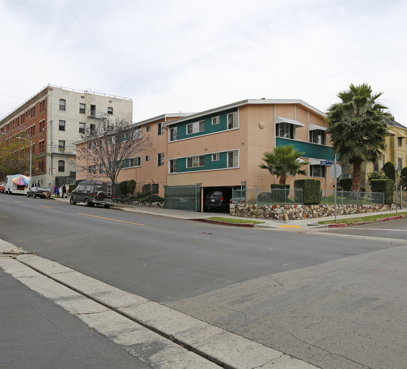 900 S Kingsley Dr in Los Angeles, CA - Building Photo