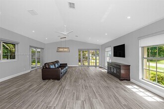 7175 NW 5th Ave in Boca Raton, FL - Building Photo - Building Photo