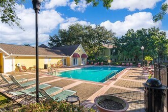 2071 Dixie Belle Dr in Orlando, FL - Building Photo - Building Photo