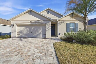 525 Stowers Dr in New Smyrna Beach, FL - Building Photo - Building Photo