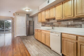 355 West Side Ave in Jersey City, NJ - Foto de edificio - Building Photo