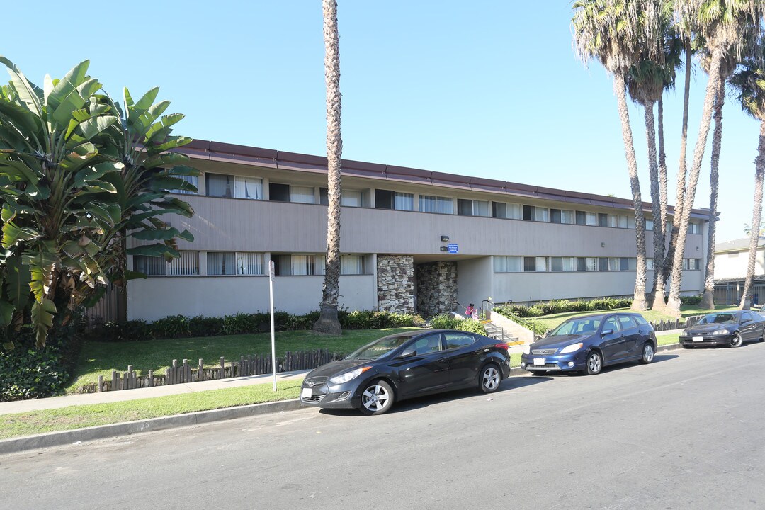 Nicolet Apartments in Los Angeles, CA - Building Photo