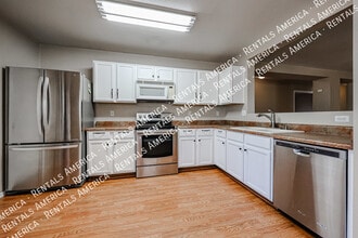9404 W Terri Lee Dr in Phoenix, AZ - Building Photo - Building Photo